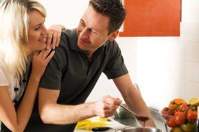 couple-cooking-together